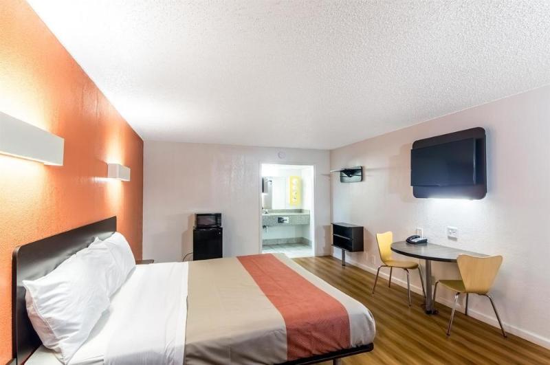 Motel 6 Clinton OK - photo 23