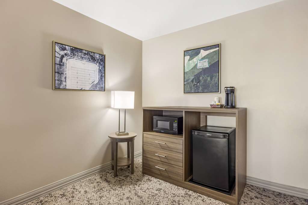 Best Western Plus Grand Manor Inn - photo 15