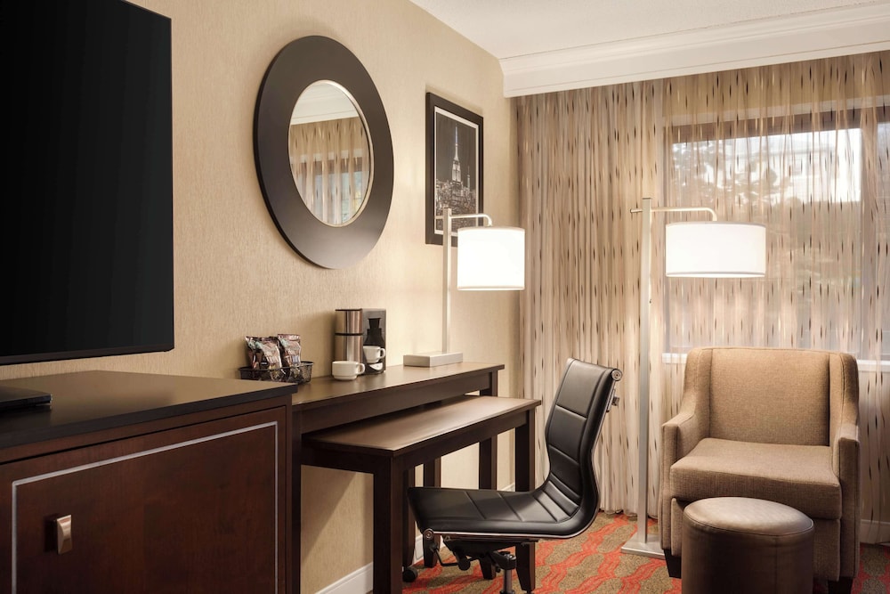 DoubleTree by Hilton New York LaGuardia Airport - photo 9