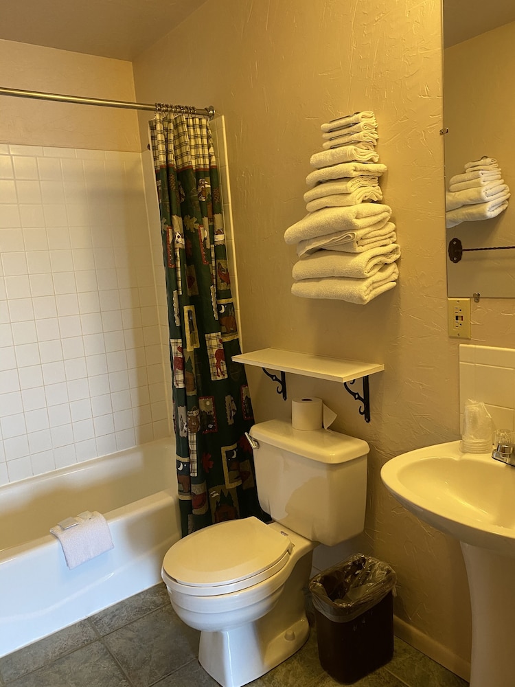 Green Creek Inn and RV Park - photo 3