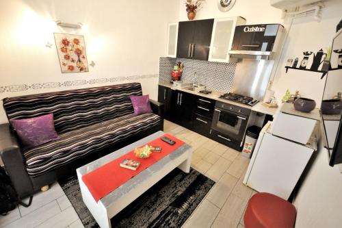 Warm And Comfortable Studio in Montmartre - last minute hotel in Paris