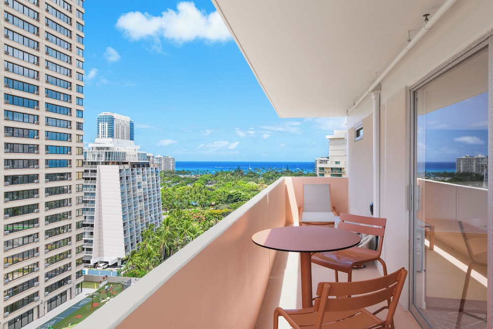 The Ambassador Hotel of Waikiki Tapestry Collection by Hilton - photo 7