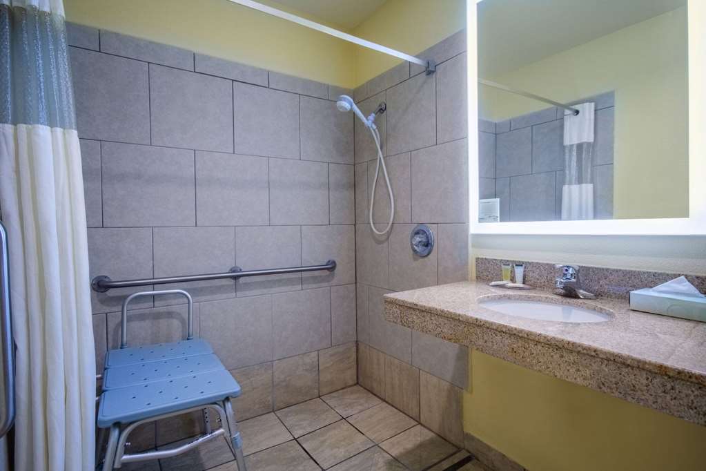 Days Inn & Suites by Wyndham Waterloo - photo 11