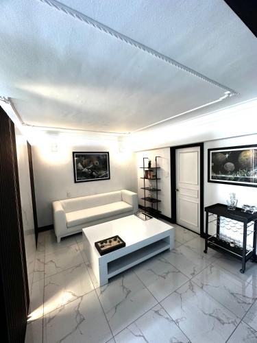 Foreshore Luxe Work & Stay