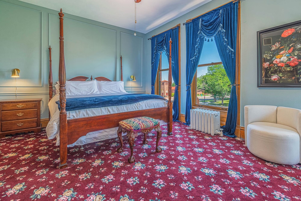 Orman Mansion Pueblo's Most Luxurious Stay - photo 3
