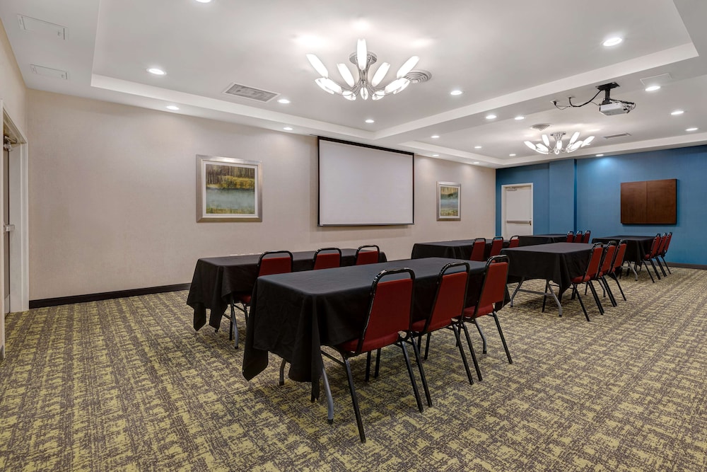Hampton Inn & Suites Seattle Federal Way - photo 62
