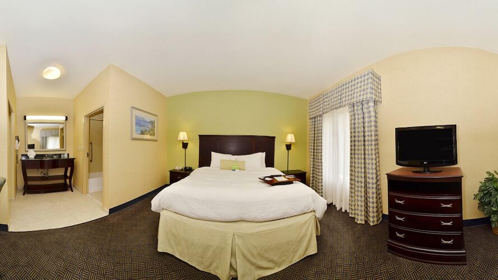 Hampton Inn & Suites Nacogdoches - photo 4