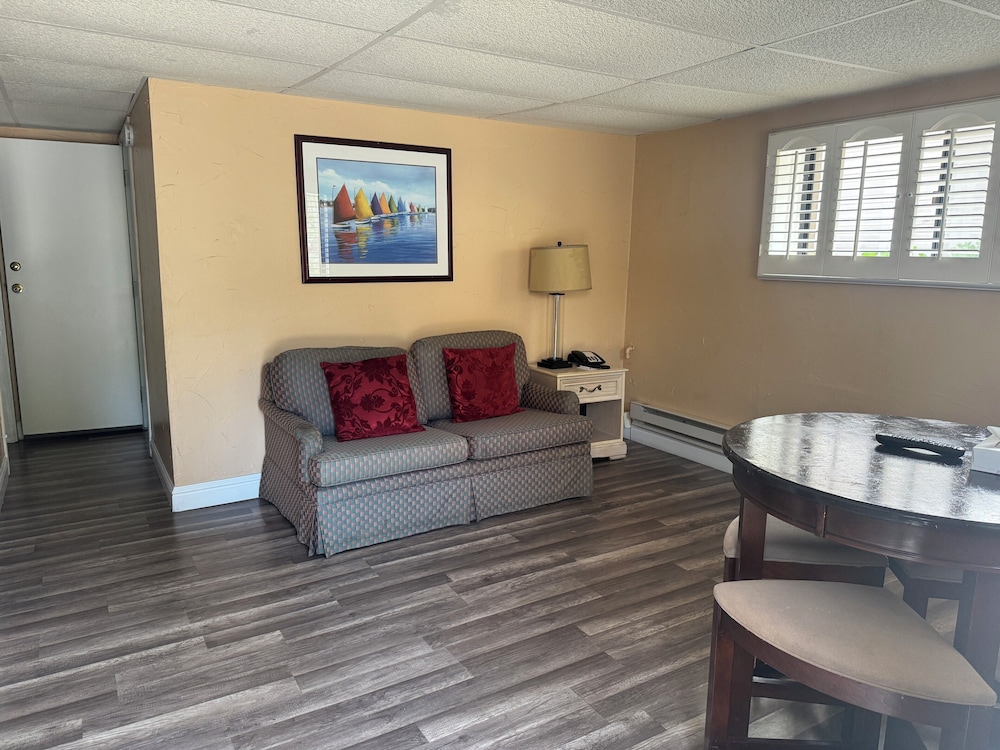 Carmel Resort Inn - photo 24