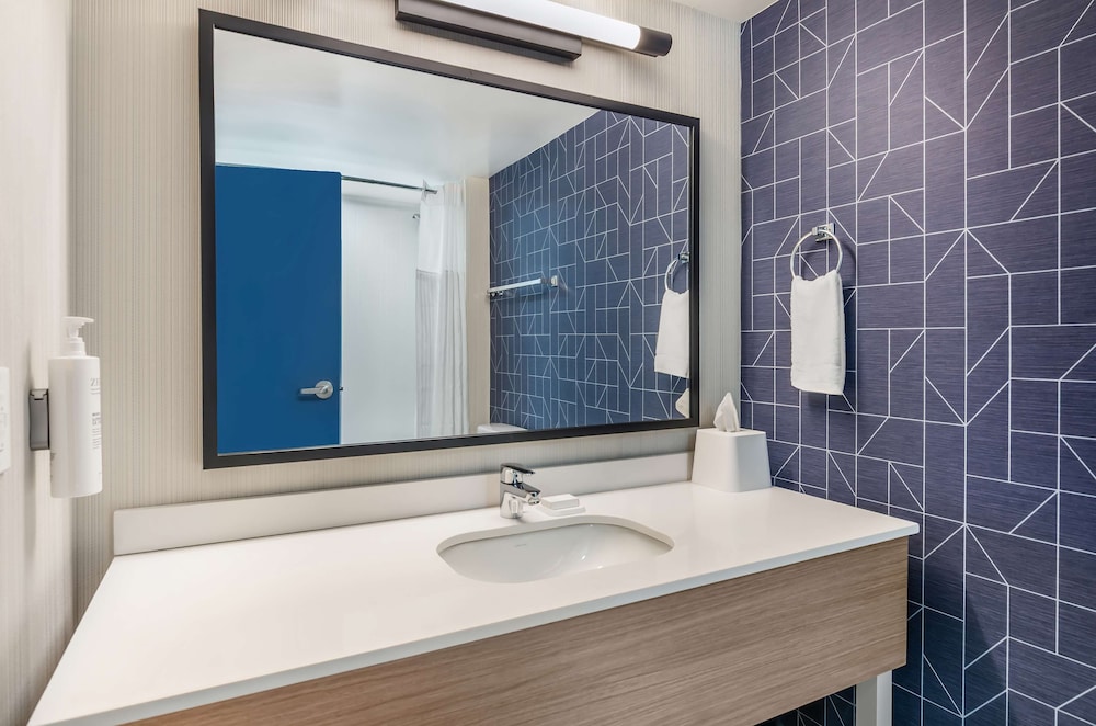 Spark By Hilton Roanoke Airport - photo 17