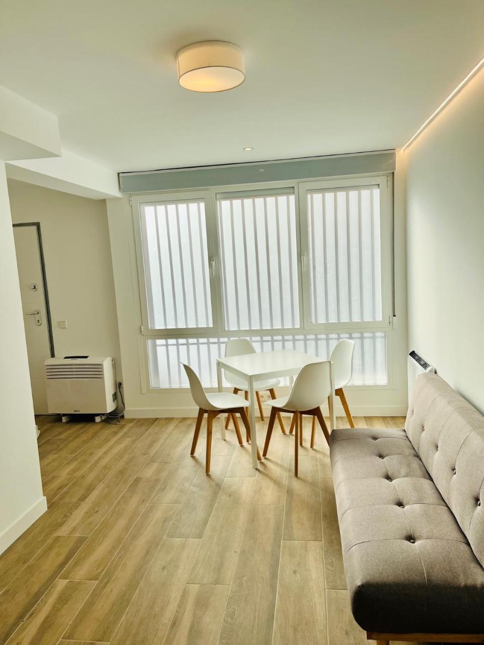 Bernabeu C.Universitaria Apartments Tetuán Madrid