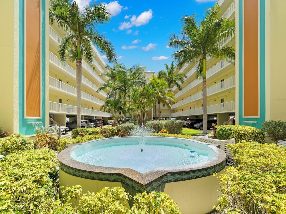 Sunset Vistas 504 South — 4-Star Luxury Hotel in Saint Pete Beach, United States