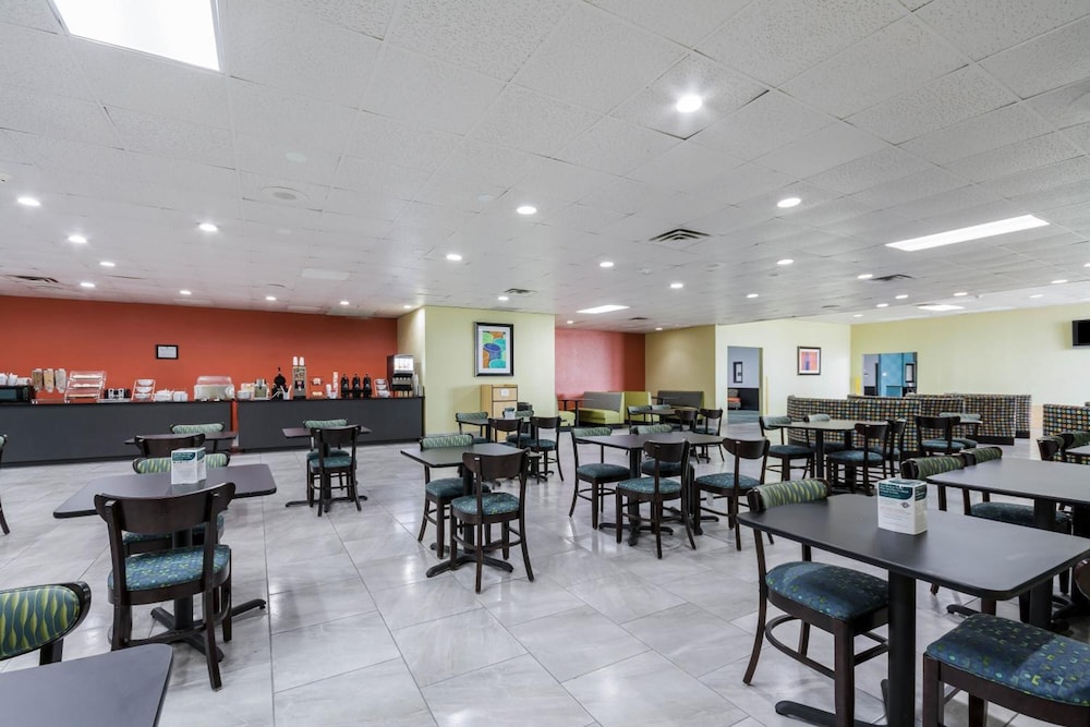 Bricktown Hotel & Extended Stay - photo 26
