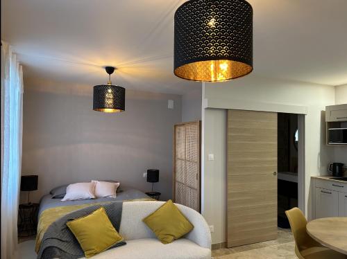 Dynastie Le Repaire de Maltus Gites & Spa — hotel in Lussac