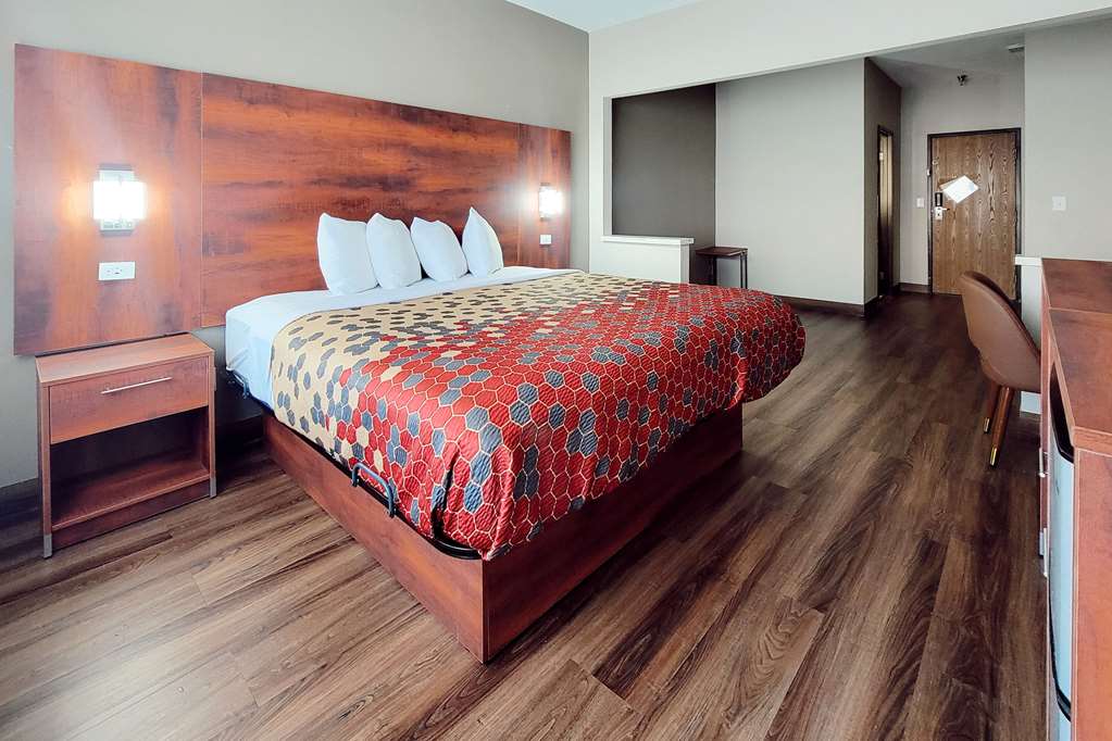Econo Lodge Fargo West Acres - photo 8