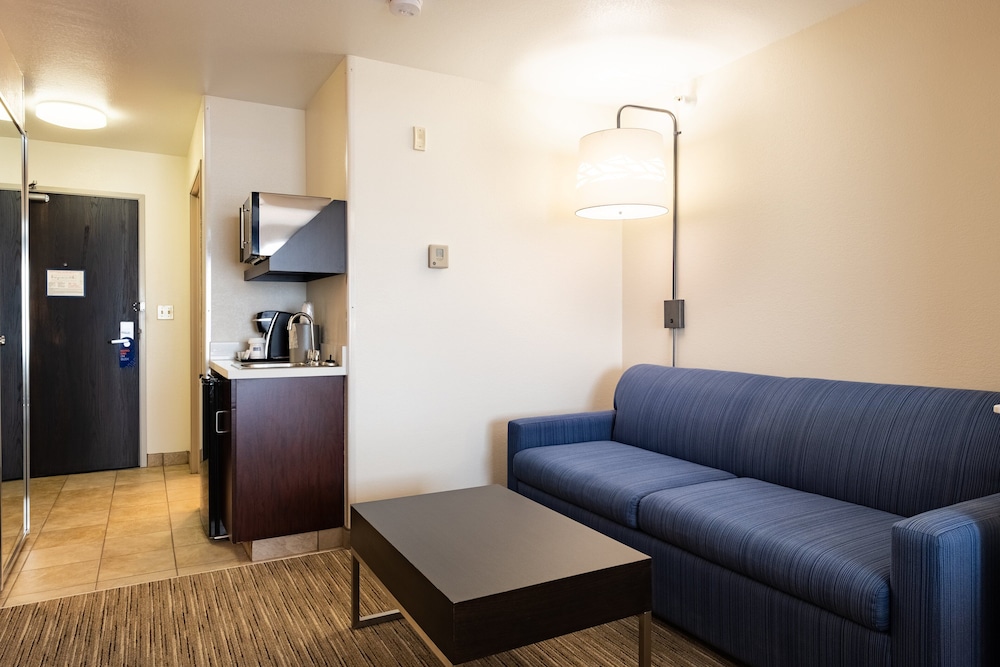 Holiday Inn Express & Suites Evanston By IHG - photo 26