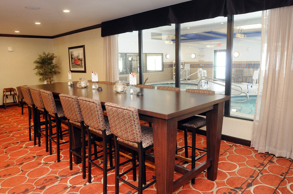 Holiday Inn Express & Suites Cambridge by IHG - photo 24