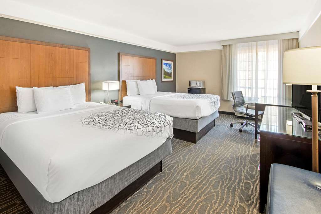 La Quinta Inn & Suites by Wyndham Ruidoso Downs - photo 27