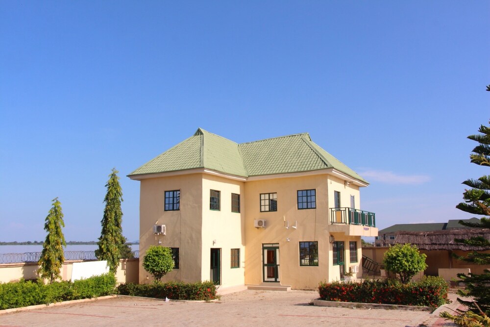 Skye Bridge Hotel — hotel in Lokoja