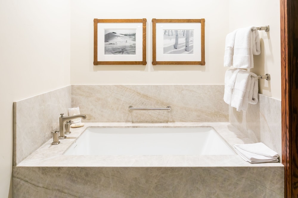 One Bedroom Townhouse with Hot Tub 1 Apartment Hotel by RedAwning - photo 8