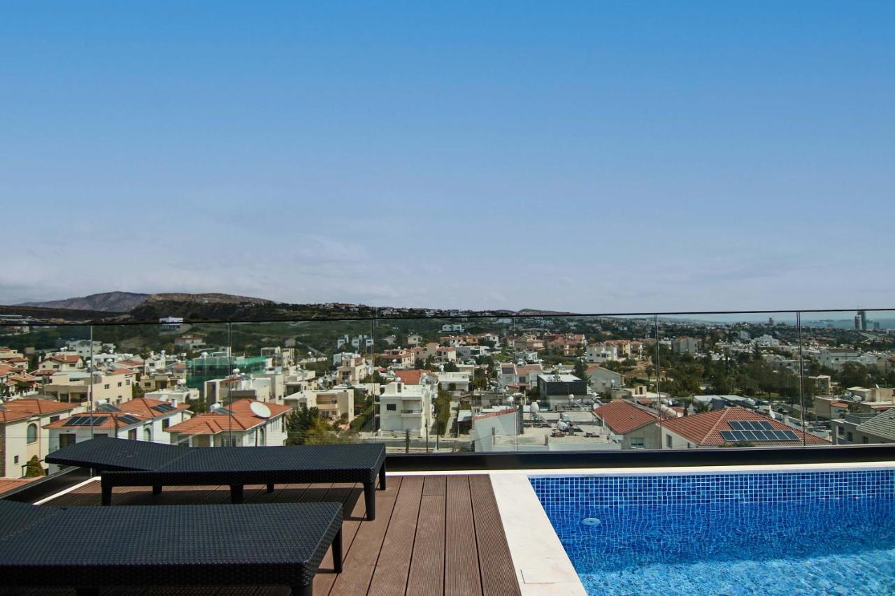 Phaedrus Living: Sea View Anna Residence 201