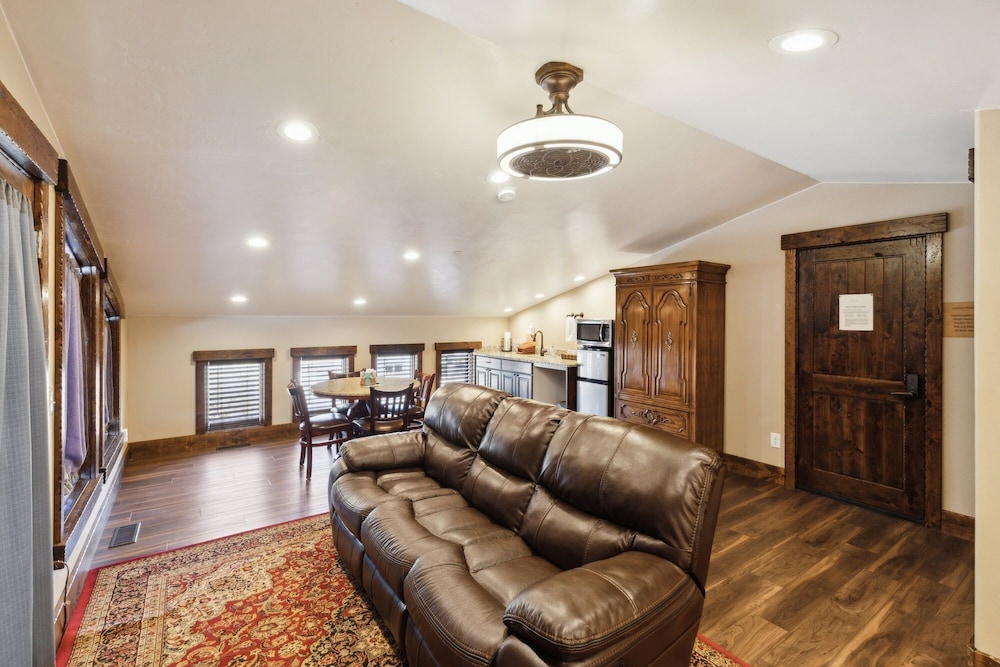 Zion Cliff Lodge - photo 51