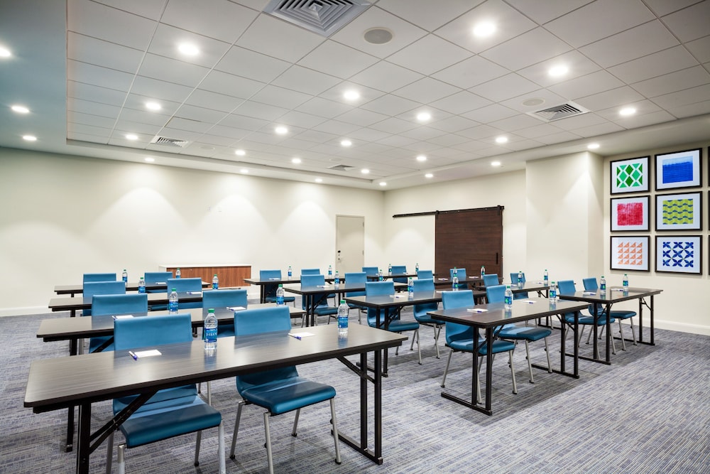 Holiday Inn Express & Suites Panama City Beach Beachfront by IHG - photo 107