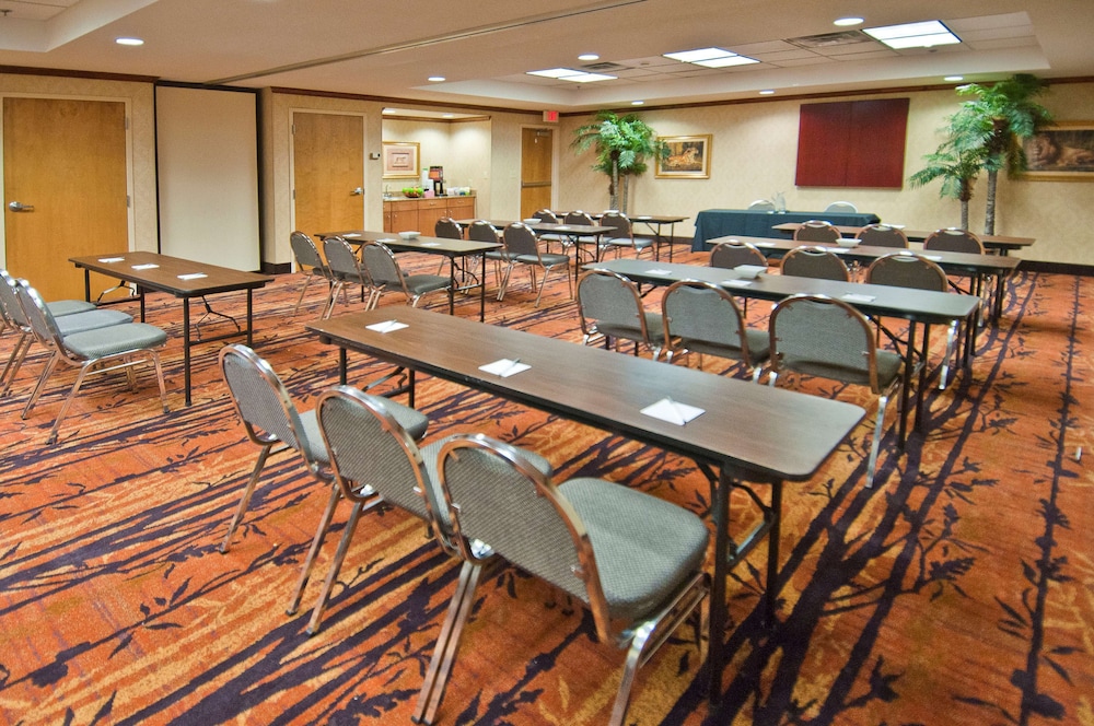 Hampton Inn Canton - photo 45