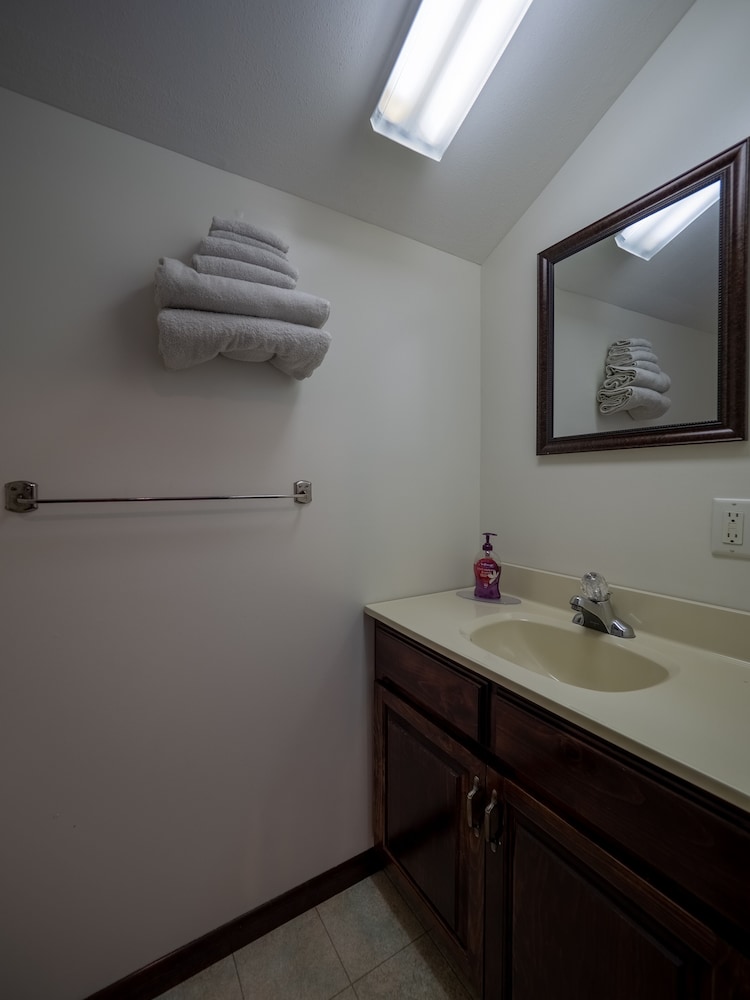 Lake 'N Pines Motel - photo 56