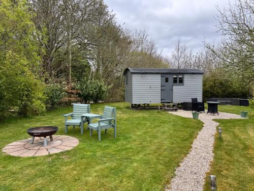 Greatwood Shepherds Hut in Battle, United Kingdom
