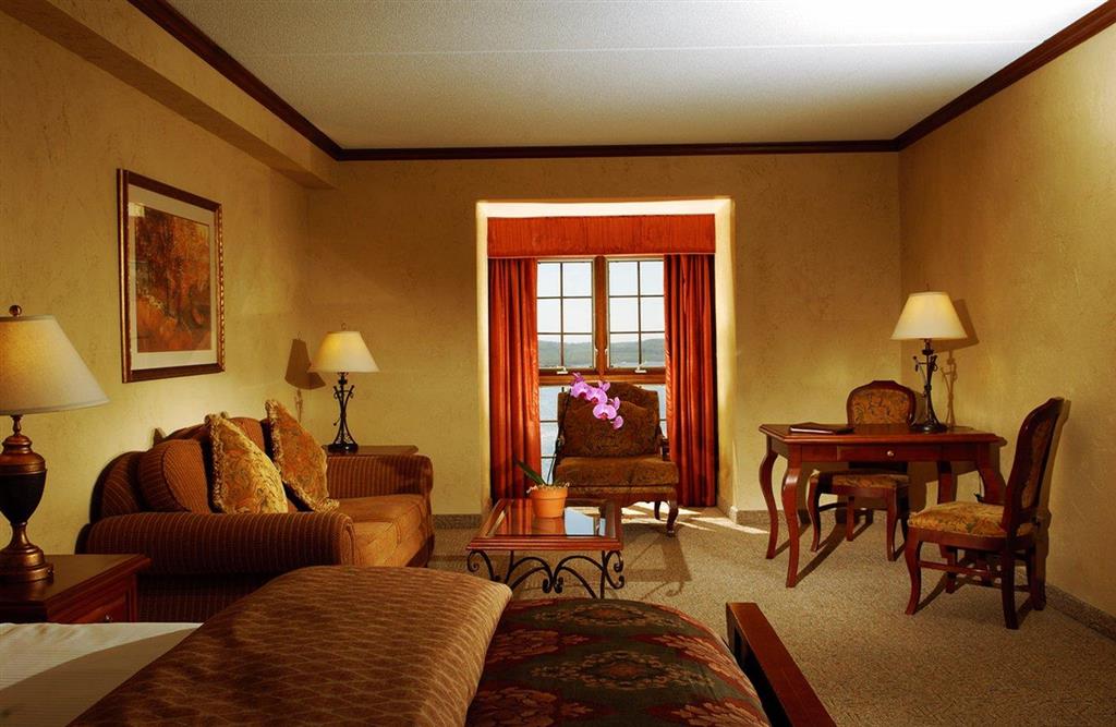 Chateau On The Lake Resort Spa and Convention Center - photo 4