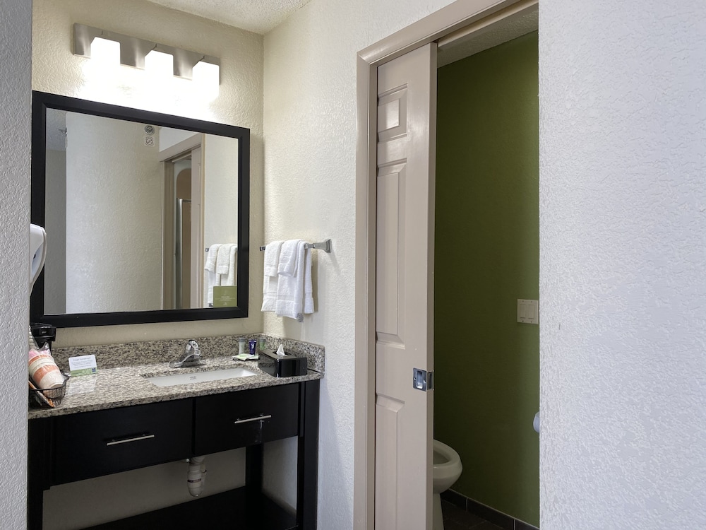 Spark by Hilton Louisville Airport - photo 37
