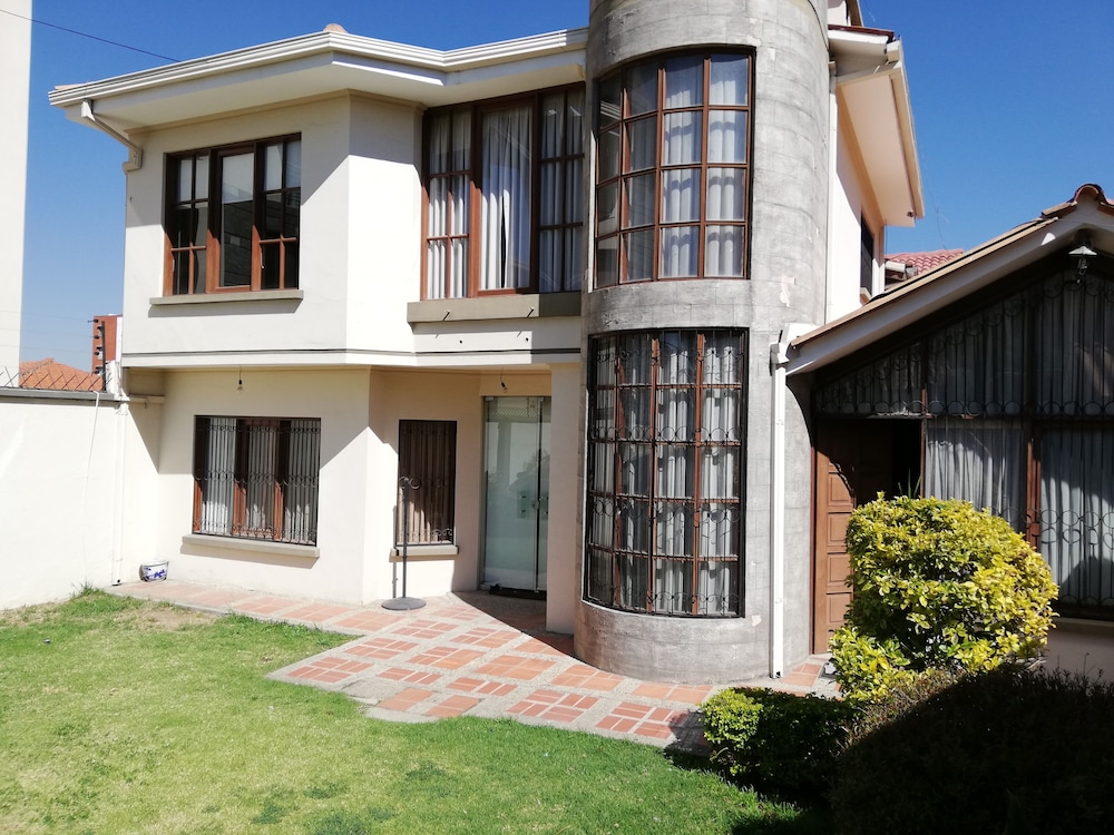 Casa Moderna de Lujo — 4-Star Luxury Hotel in Cochabamba, Bolivia