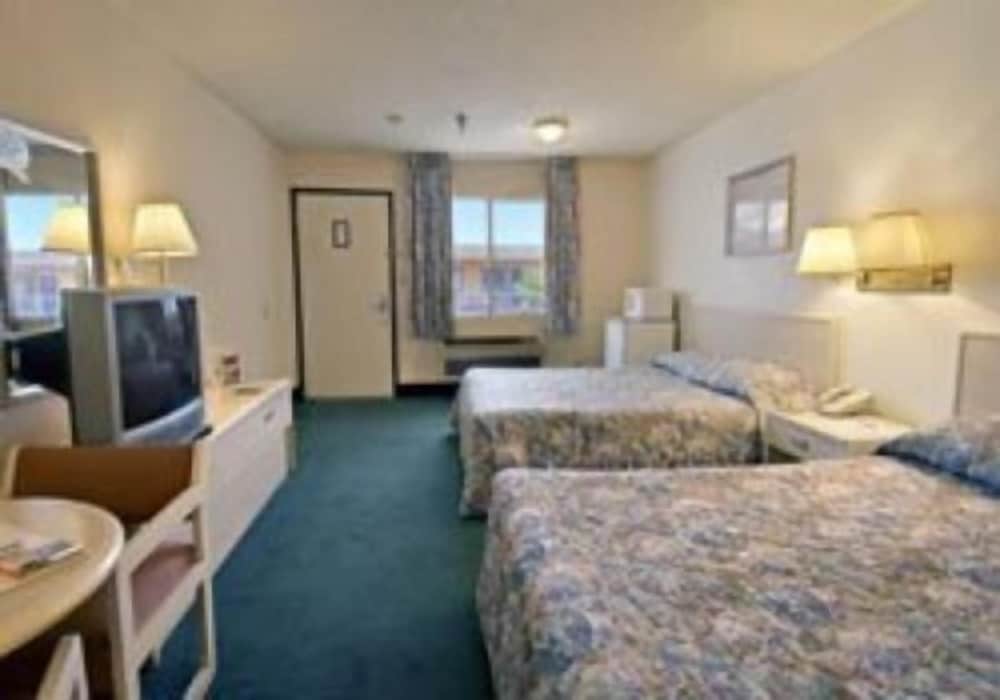 Hilltop Inn & Suites - photo 6