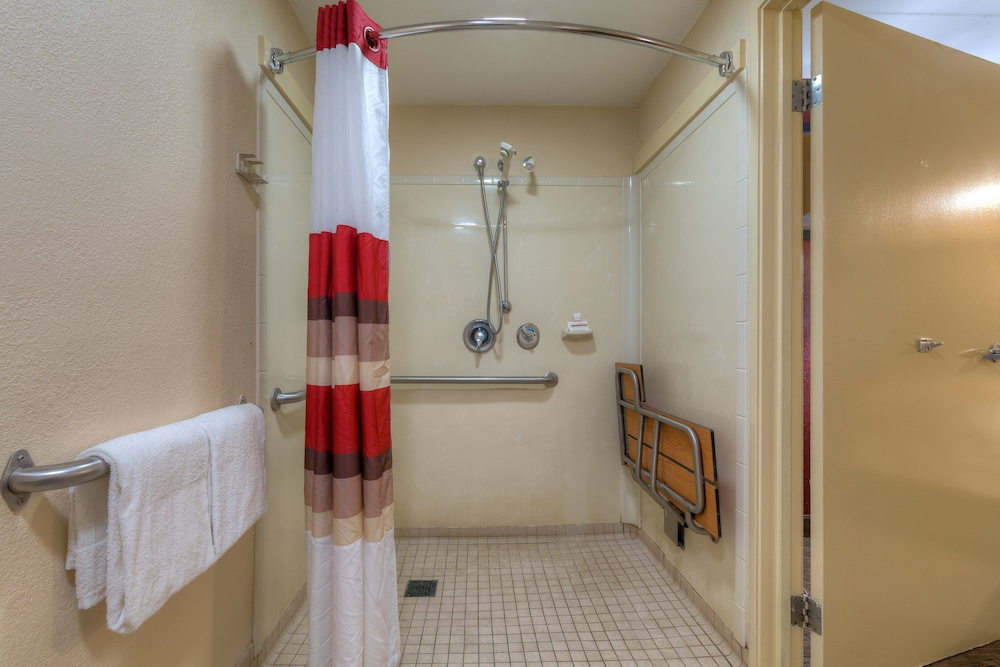 Red Roof Inn Memphis East - photo 13
