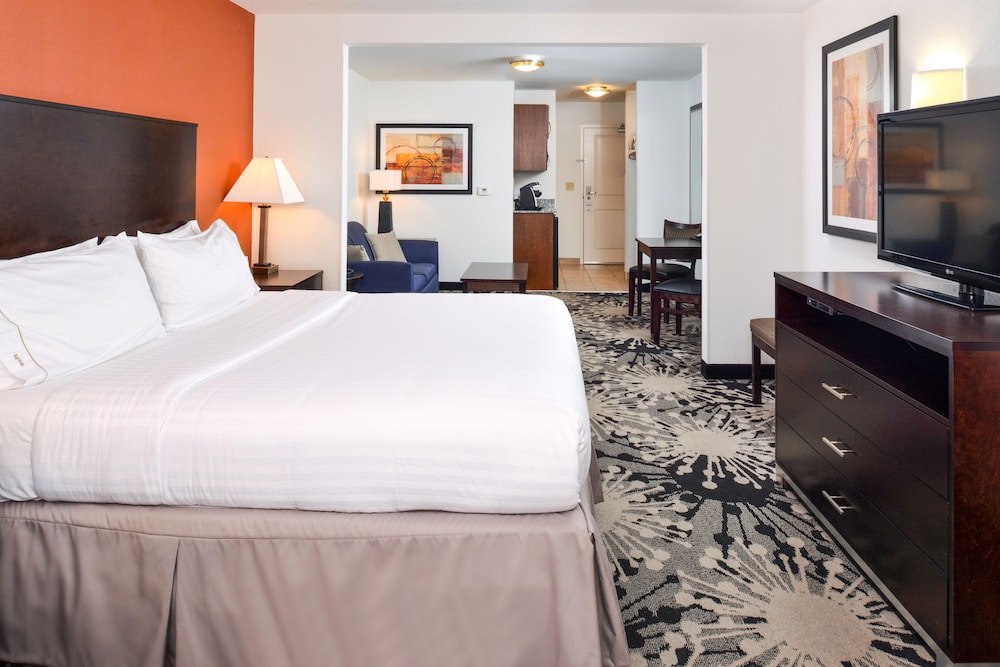 Holiday Inn Express & Suites Greenfield by IHG - photo 11