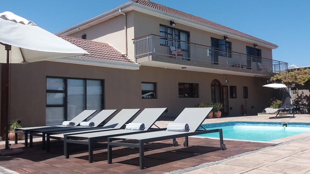 La Roche Guest House — 4-Star Luxury Hotel in Cape Town, South Africa