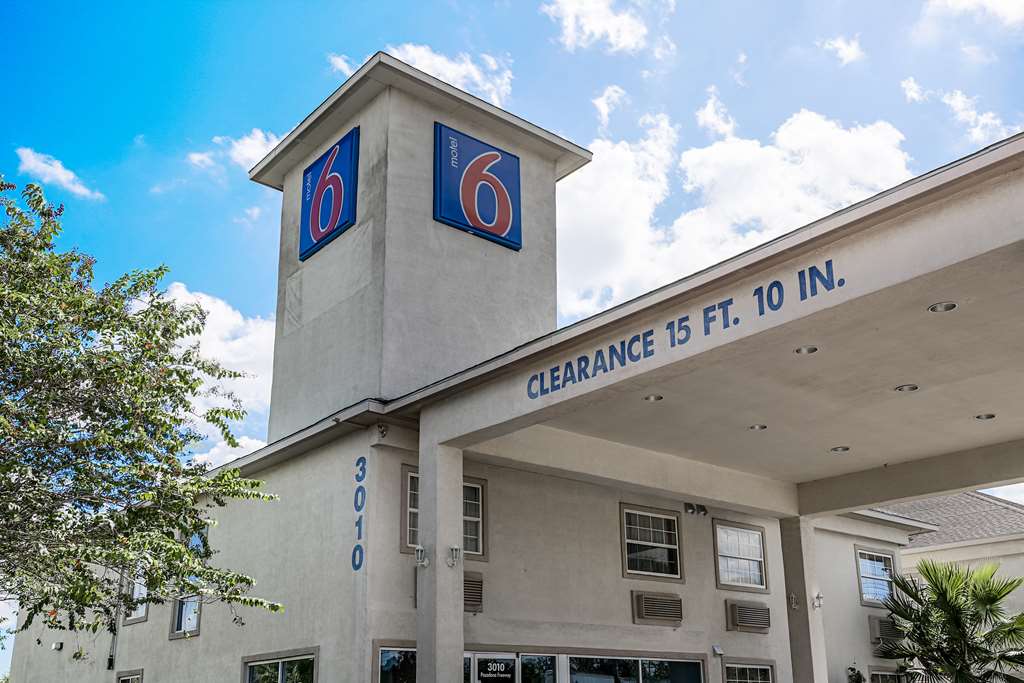 Motel 6 Pasadena TX - featured photo