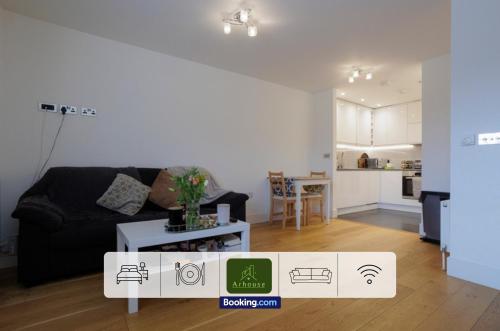 One Bedroom Apartment By Arhouse Apartments Short Lets & Serviced Accommodation Kingston With Free WiFi — 4-Star Luxury Hotel in Kingston Upon Thames, United Kingdom