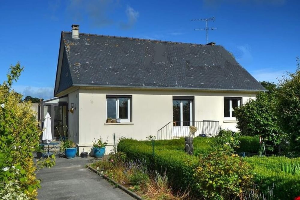 Holiday Home in Kerbors Near Cote de Granit Rose — 4-Star Luxury Hotel in Lezardrieux, France