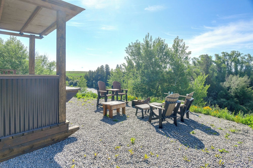 Fall River Cabin Retreat On Site Fly Fishing 21591556 — Ashton