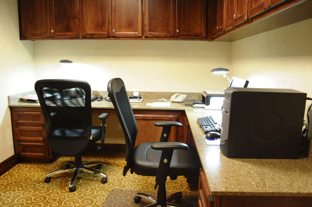 Hampton Inn & Suites Redding - photo 38