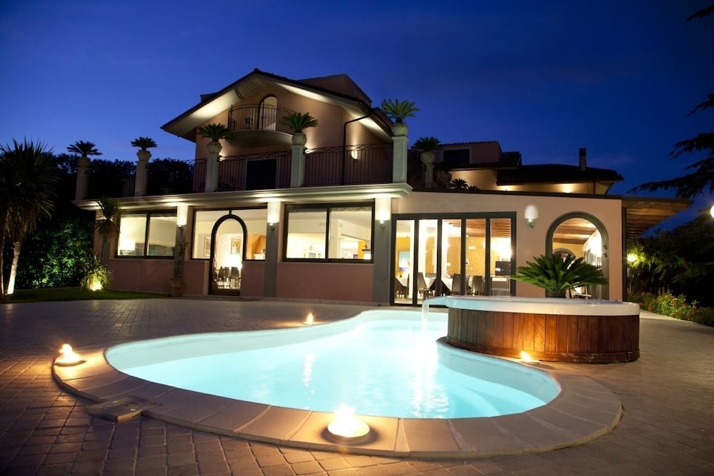 Queen Hotel - last minute hotel in Sambuceto