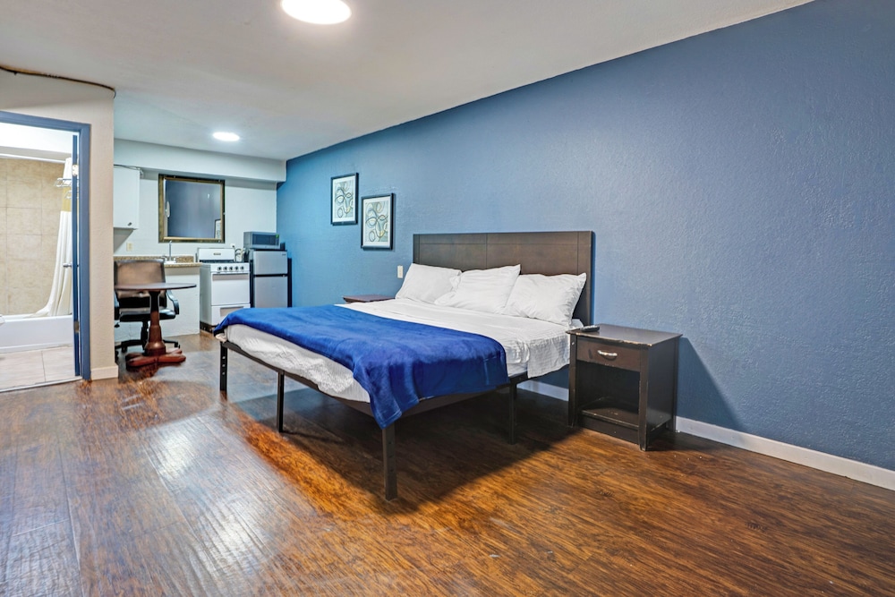 Super 7 Inn By OYO San Antonio NW Medical Center - photo 18