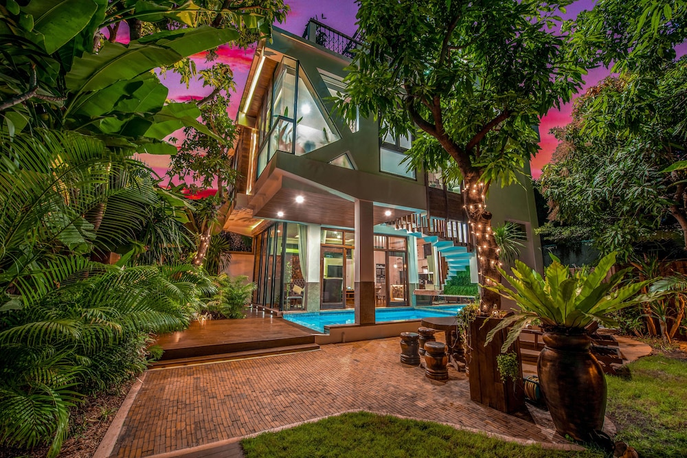 Villa Eternal Private Pool 3 Floors & Rooftop Terrace — 4-Star Luxury Hotel in Siem Reap, Cambodia
