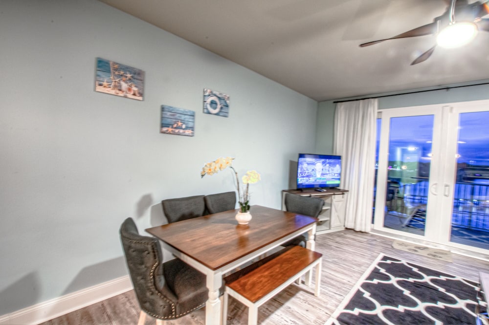 Laketown Wharf Resort by Aneliya's Rentals - photo 603