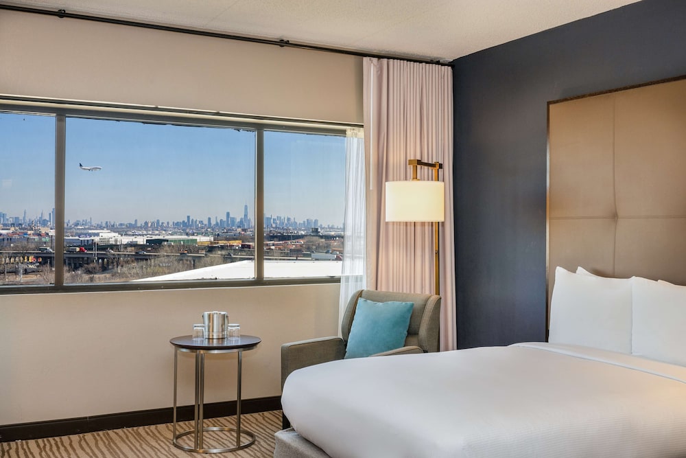 DoubleTree by Hilton Hotel Newark Airport - photo 28