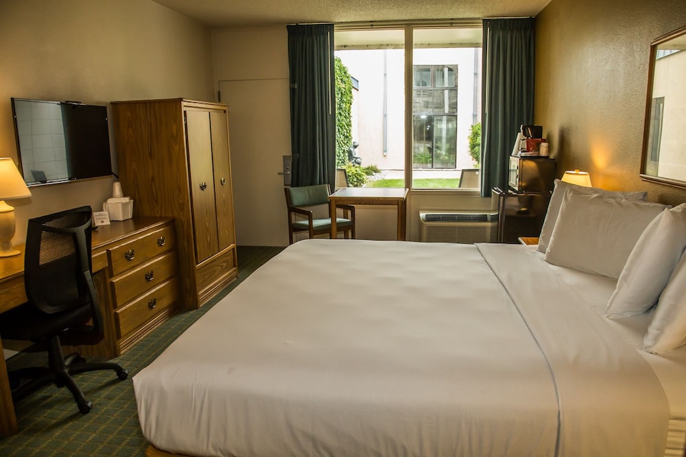 Baymont by Wyndham Fargo - photo 14