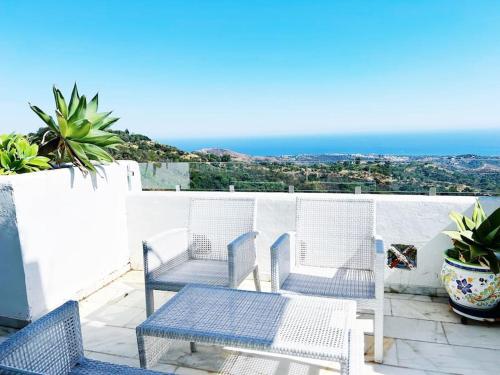La Mairena Duplex With Panoramic Sea Views — Marbella