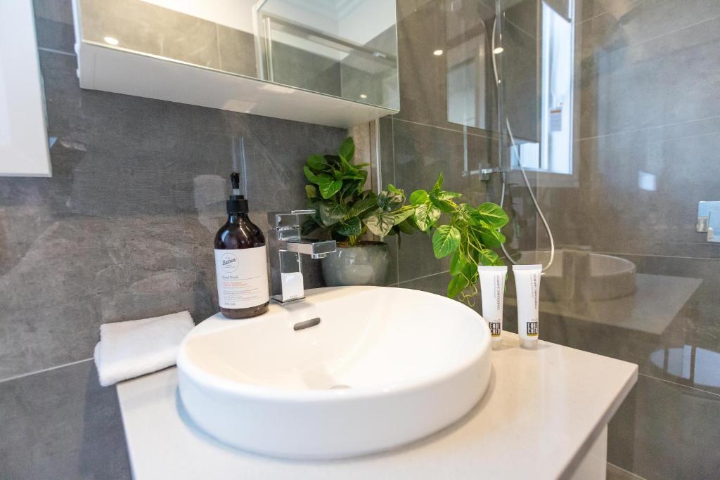 Wagga Apartments #1 — 4-Star Luxury Hotel in Wagga Wagga, Australia