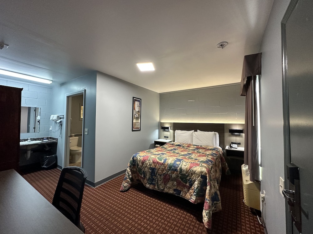 Rodeway Inn & Suites Walhalla - photo 11